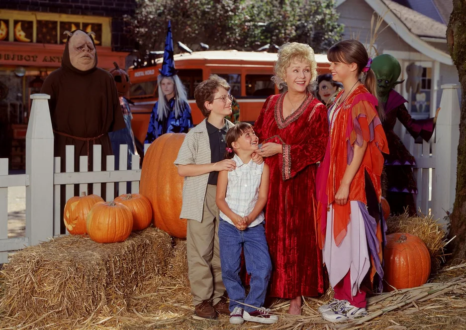 The Cromwell siblings with their grandmother in Halloweentown.